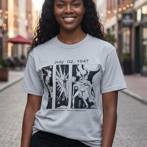 Gildan Alien Landing Grey Cotton Graphic Unisex Short Sleeve Tee size Small